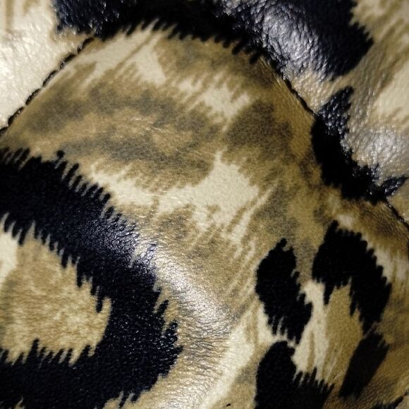 Vince Camuto Quilted Leopard Print Shoulder Bag – Gold Hardware, Bold Statement - Picture 6 of 7